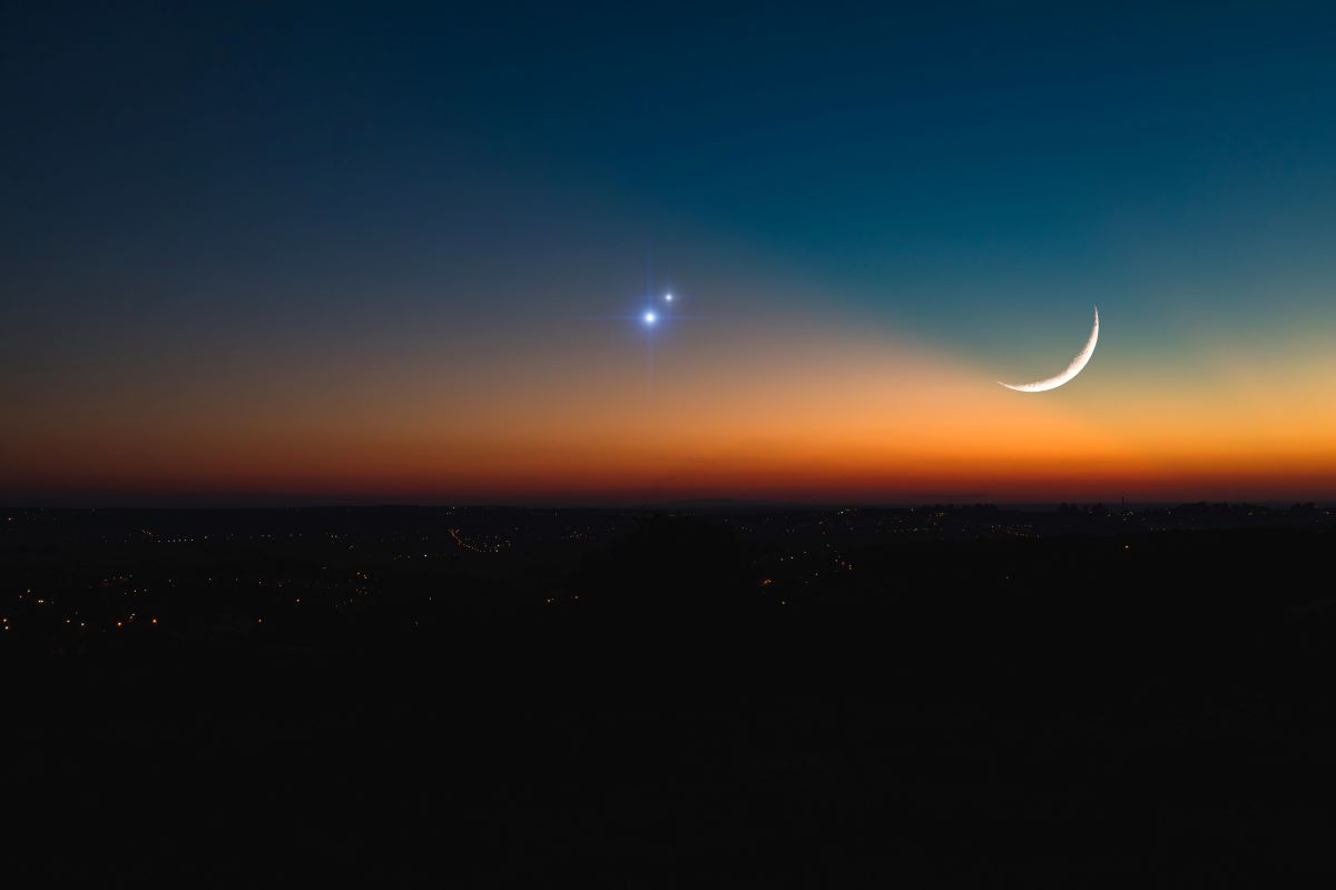 金星と土星の大接近を肉眼で見よう