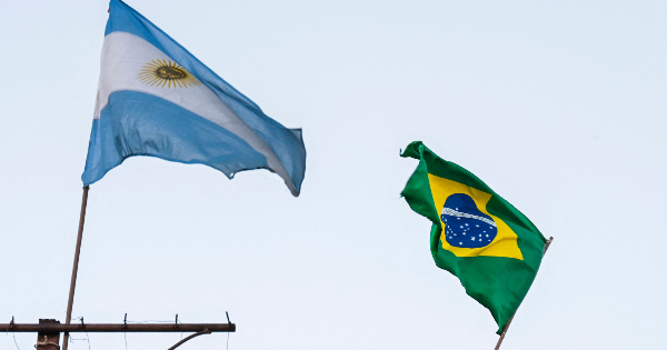 ブラジルとアルゼンチン、単一通貨導入に向け協議再開の意向