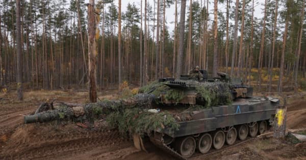 ドイツ製戦車がウクライナに供与されるのを「邪魔しない」　独外相が表明