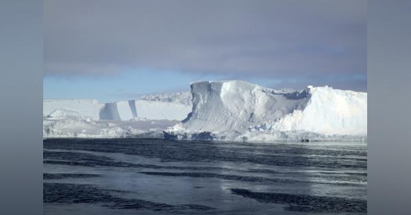 NY市の2倍サイズの氷山が南極の棚氷から分離、衛星写真に鮮明な亀裂
