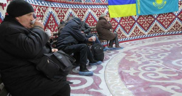 カザフのウクライナ支援、市民に人気　露はピリピリ