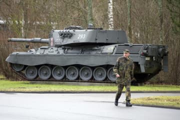ドイツ、旧式戦車の輸出許可　レオパルト1、ウクライナへ