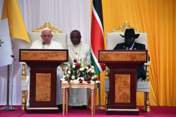教派超えて平和の実現を訴え　南スーダンでローマ教皇ら