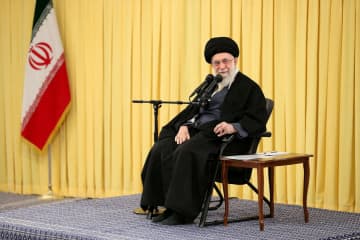 イラン、デモ参加者ら数万人恩赦　最高指導者、反スカーフデモで