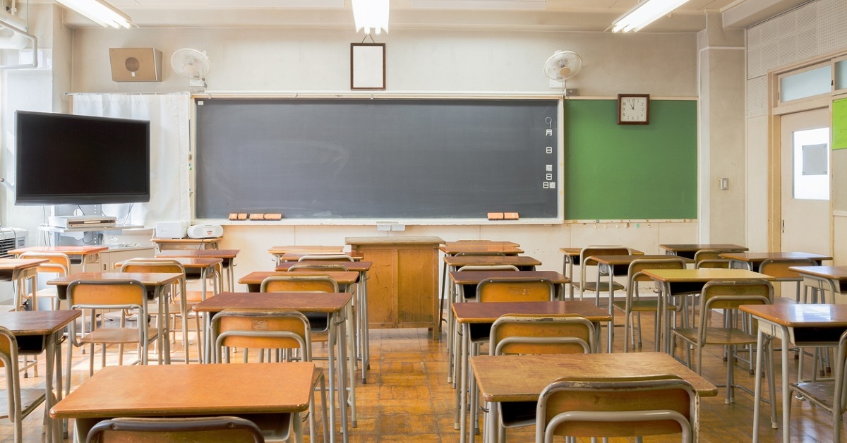 学校数が減る中、老舗黒板メーカーが過去最高売り上げを記録 なぜ