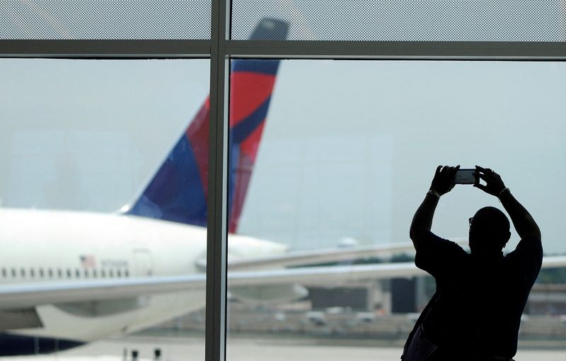 米デルタ航空、世界で5％賃上げへ　旅行需要堅調で利益見込む