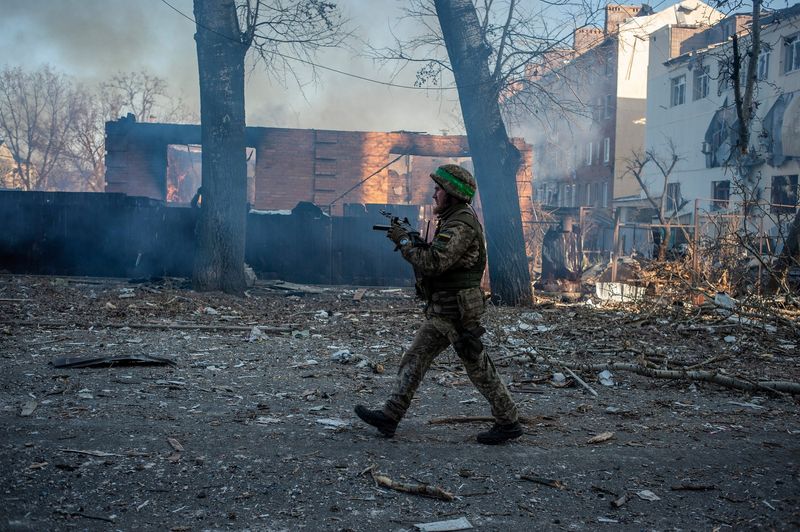 ロシア軍、ウクライナ東部バフムトを攻撃　大規模攻勢の初期段階
