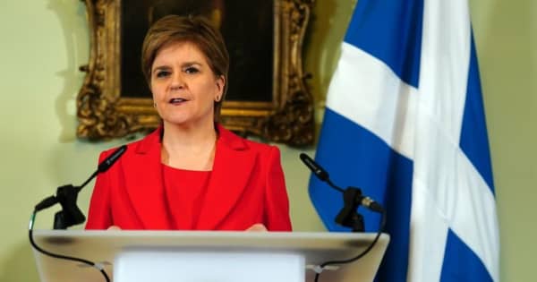 英スコットランドのスタージョン自治政府首相、辞任へ　記者会見で発表