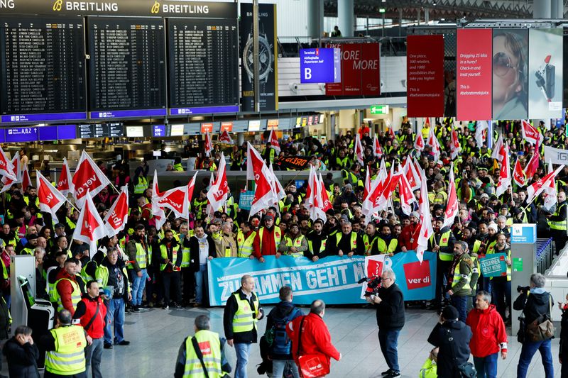 ドイツ7空港で大規模スト、約30万人に影響　ミュンヘン安保会議にも