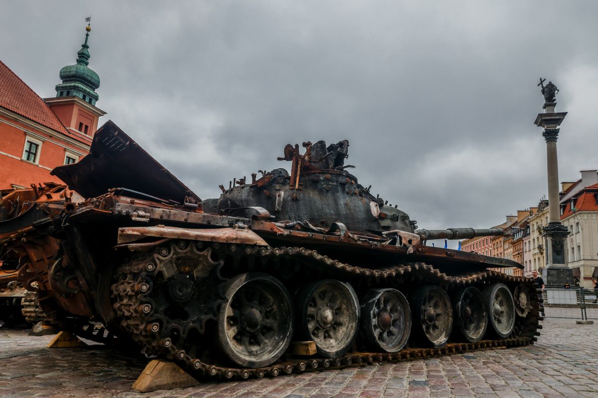 ウクライナ、壊れたロシア戦車を有効活用　貴重な回収車に改造