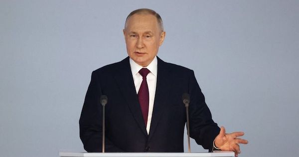 プーチン氏、西側「裏でシナリオ」と非難　ウクライナ紛争を世界対立に
