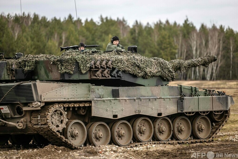 ウクライナ、欧米製戦車を初受領 ポーランドの「レオパルト2」