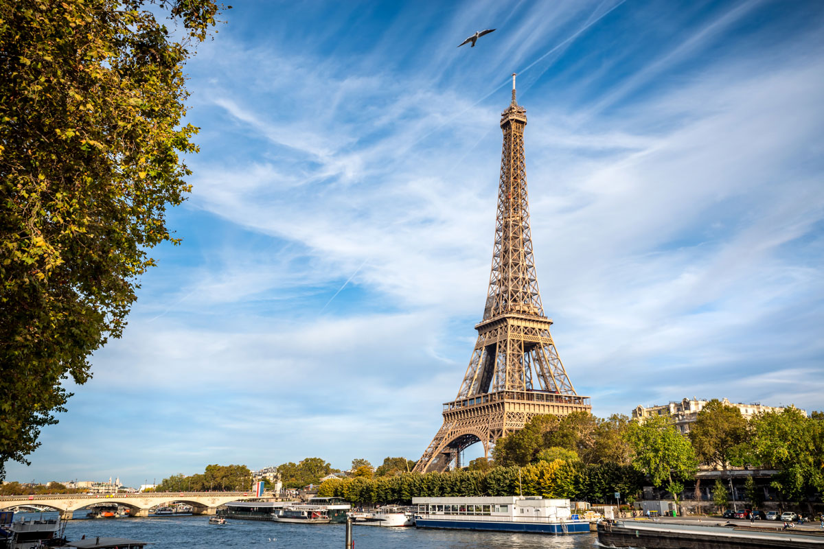 パリから「逃走」する住民たち　人口は10年で12万人減
