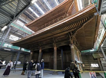 熊本・阿蘇神社の楼門ほぼ復旧　国重要文化財、16年地震で被災