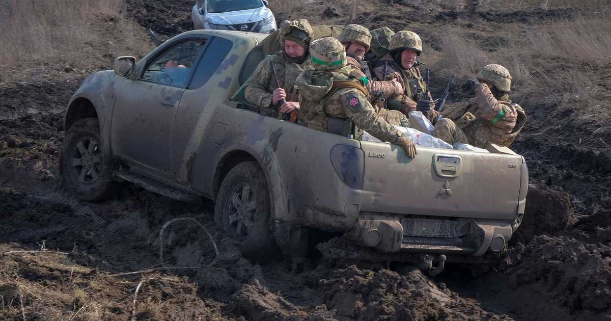 ウクライナ軍、バフムト放棄観測を否定　「郊外で戦闘中」