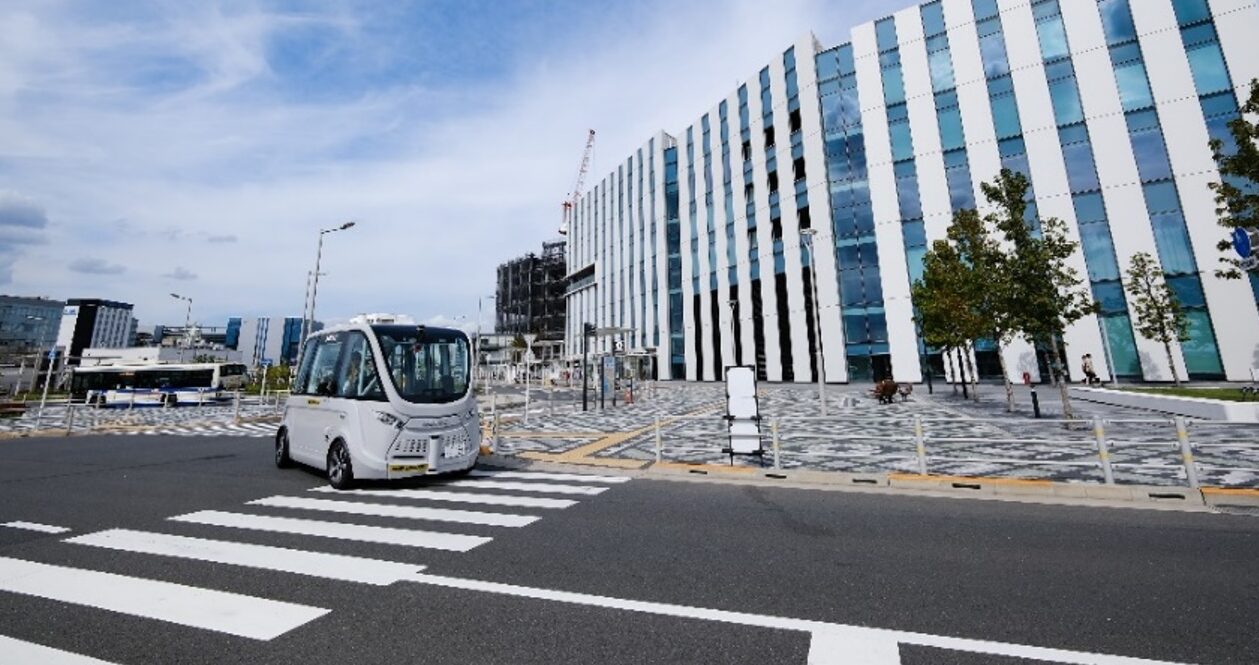 自動運転バス、累計88日・599便無事故！羽田空港で運行中