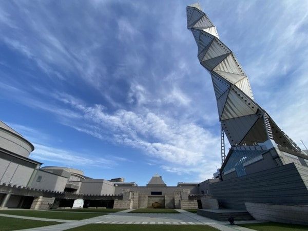 磯崎新が生前語った「俺の建築は100年後には一つも残らない」の真意　水戸芸術館で「磯崎新 水戸芸術館を創る」展がスタート