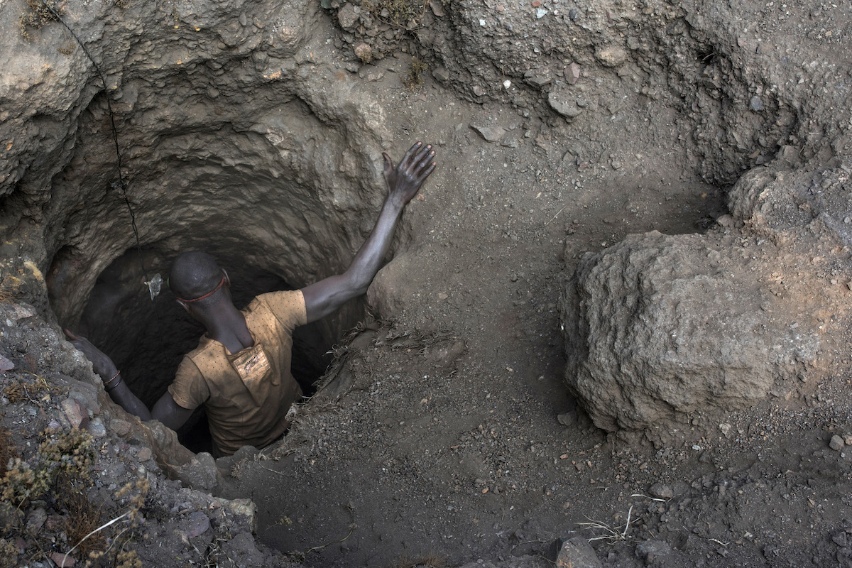 人権問題をはらむコンゴのコバルト採掘、改革に向け企業がすべきこと