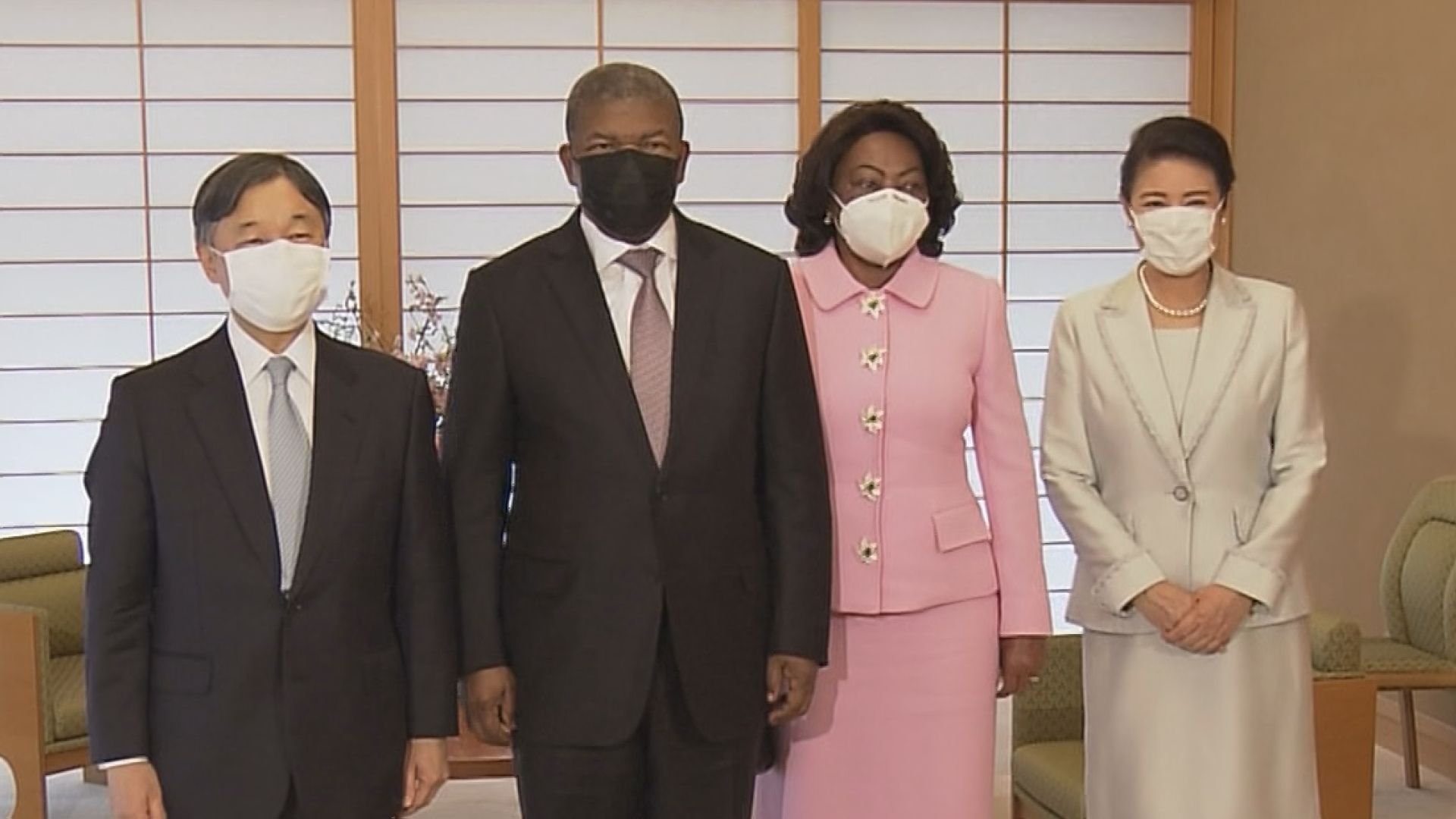 天皇皇后両陛下とアンゴラ大統領夫妻が会見　宮内庁がマスク着用を依頼