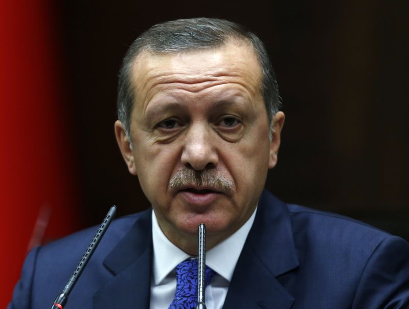 トルコ大統領選、野党候補が現職を10ポイント超リード＝世論調査