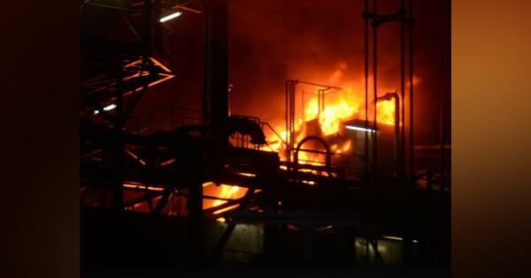 関電・舞鶴発電所の火災、10時間半で消火　4棟全焼、運転再開めど立たず