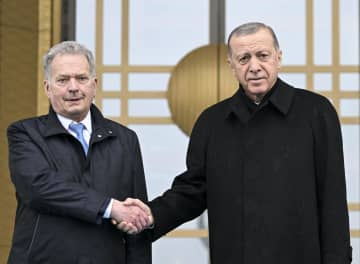 フィンランド加盟認める　トルコ、NATO協議進展