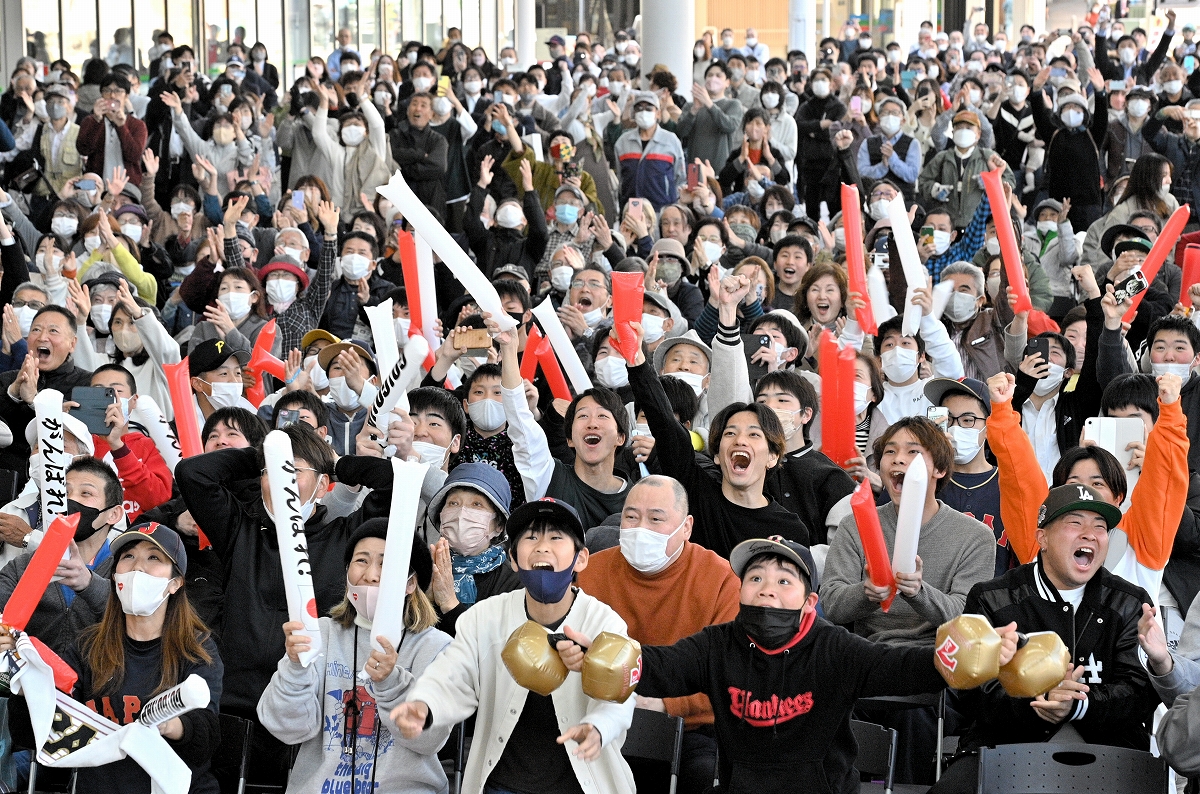 WBC吉田正尚、中村悠平の地元福井で熱狂「福井の誇り」　平日でも関係なし決勝観戦に400人