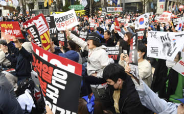 韓国、徴用工巡り大統領批判続く　ソウルで2万人集会