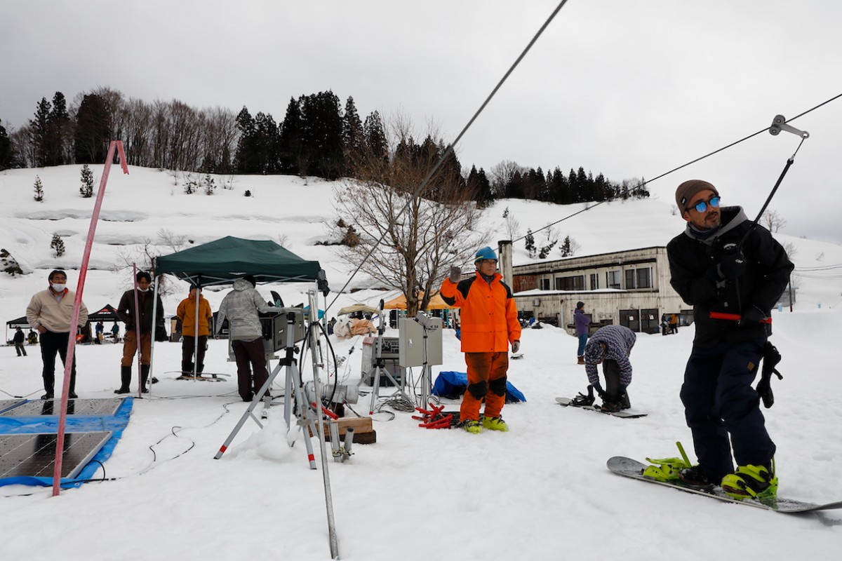 スノーボードの「バートン」が太陽光発電でリフトを動かす！　山形のスキー場でイベント開催