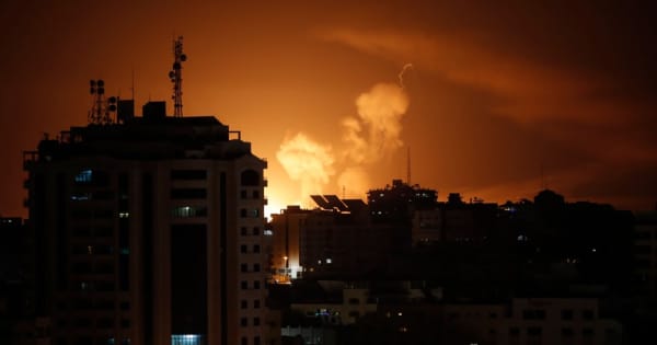 イスラエル、レバノンとガザ地区を空爆　ロケット弾攻撃を受け
