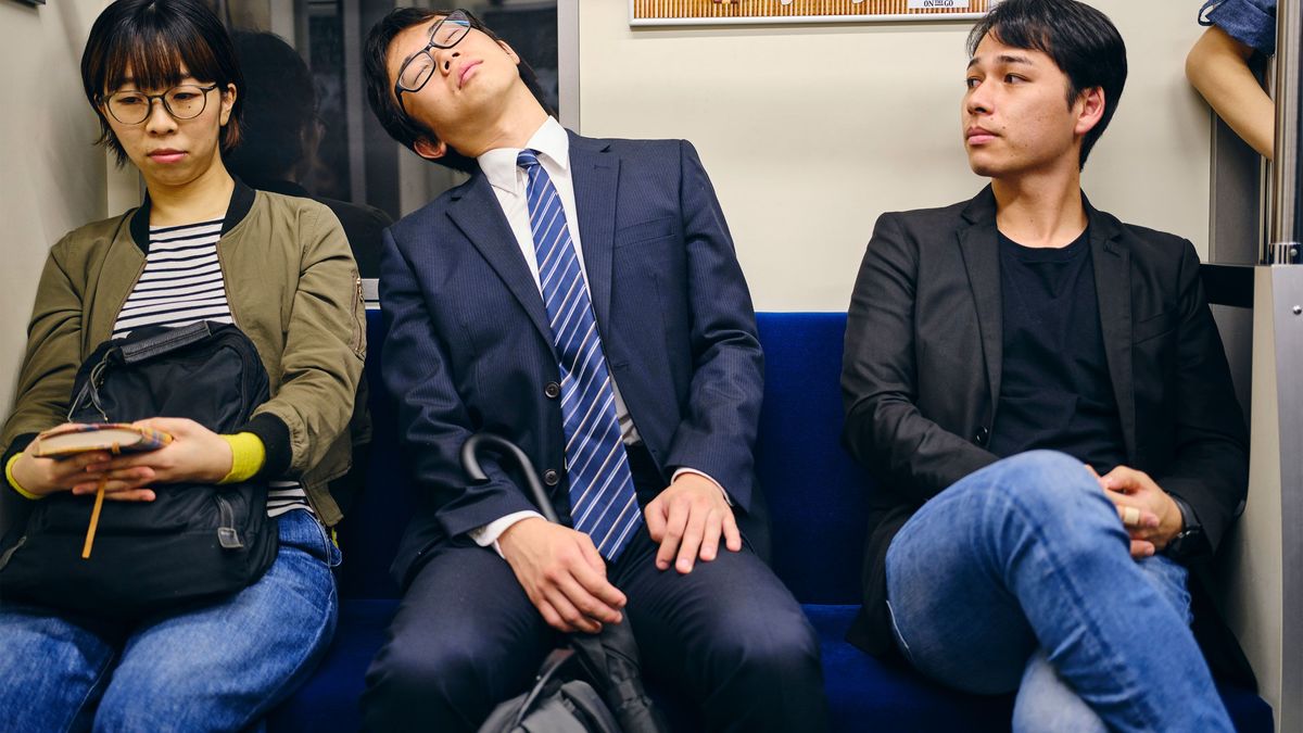 6時間睡眠を2週間続けると集中力は酩酊状態レベルに｢電車で居眠りをする人は危険｣といえる理由 - 自分では気づかない睡眠不足の深刻なダメージ