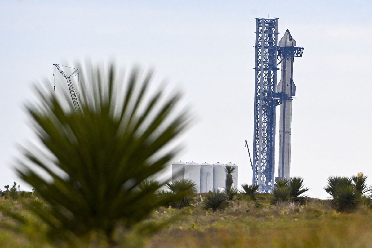 マスク「スペースX新型ロケットの打ち上げ準備完了」発表、当局の承認待ち
