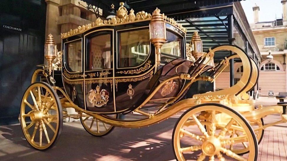 金色の馬車2台を使用、イギリス国王チャールズ3世の戴冠式