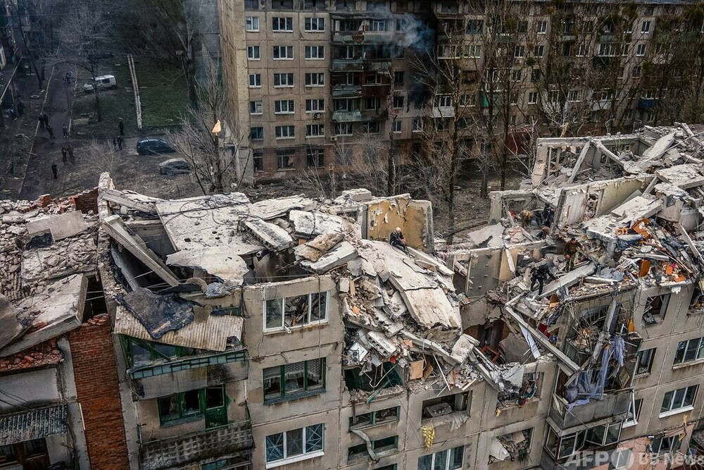 ロシア軍が集合住宅攻撃、男児ら8人死亡 ウクライナ東部