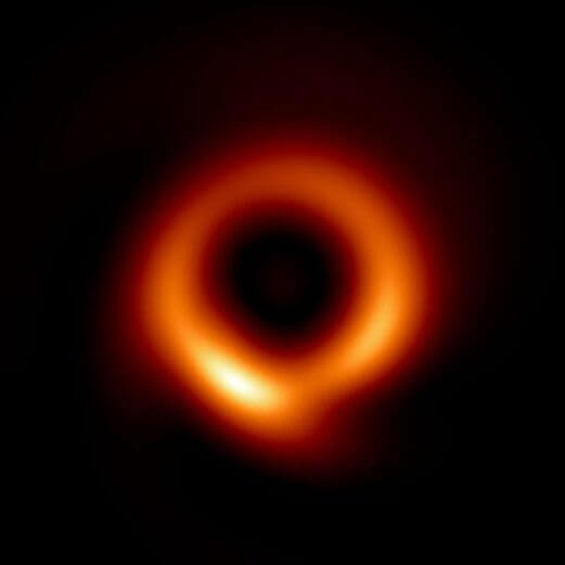 超巨大ブラックホールの新たな観測画像公開　機械学習モデルで鮮明化