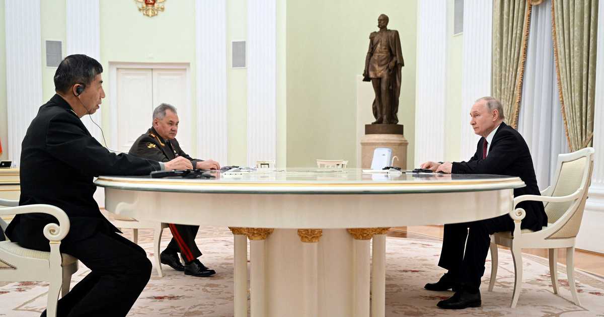 プーチン氏、中国国防相と会談　軍事協力強化で一致