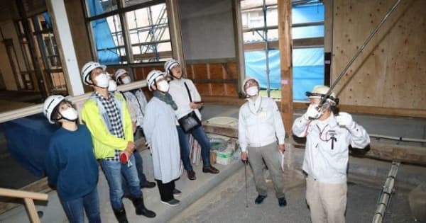 旧勝田郡役所の内部構造を見学　勝央、耐震補修工事現場を公開