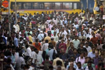 インド、月内に人口最多　国連推計、14億2577万