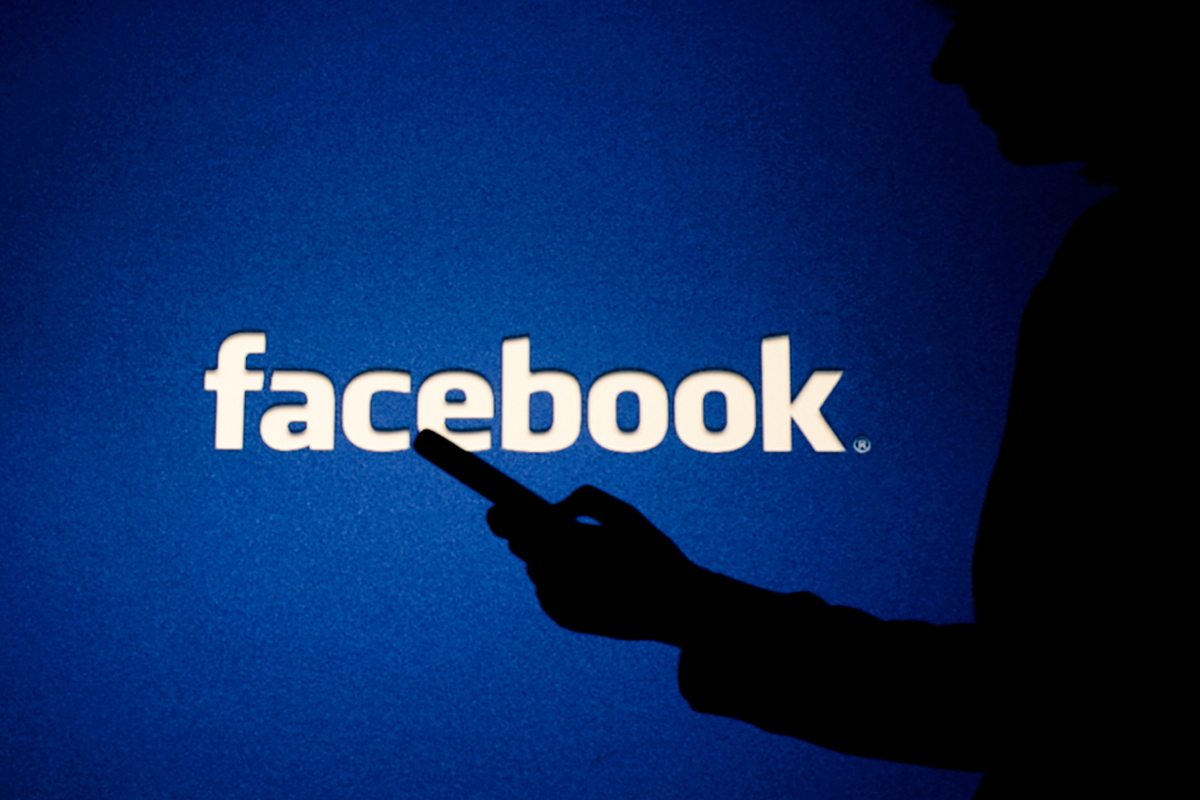英国が排除目指すフェイスブックの「偽レビュー」業者たち