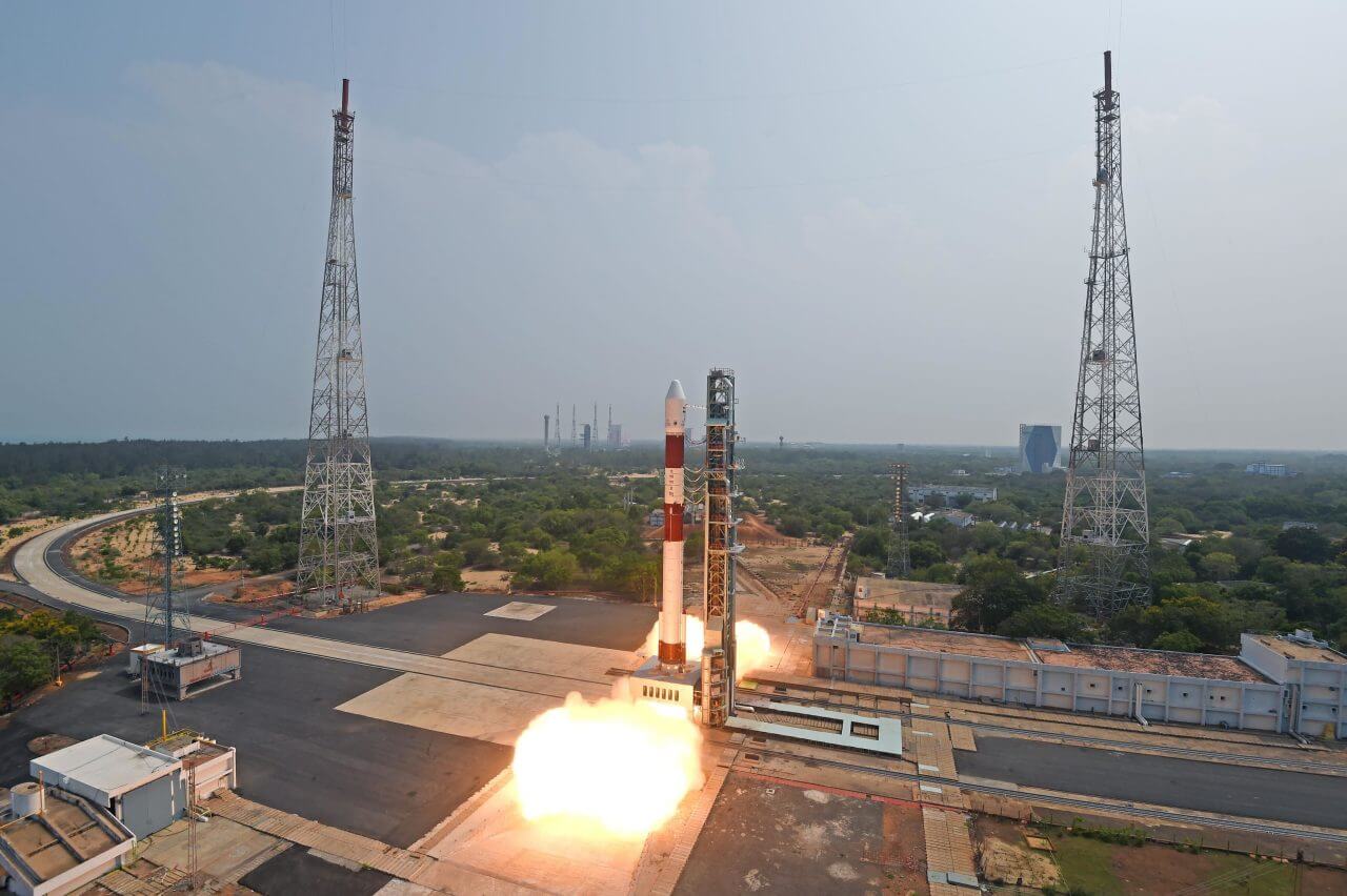 インド、PSLVロケットの打ち上げに成功　シンガポールの衛星を2機搭載