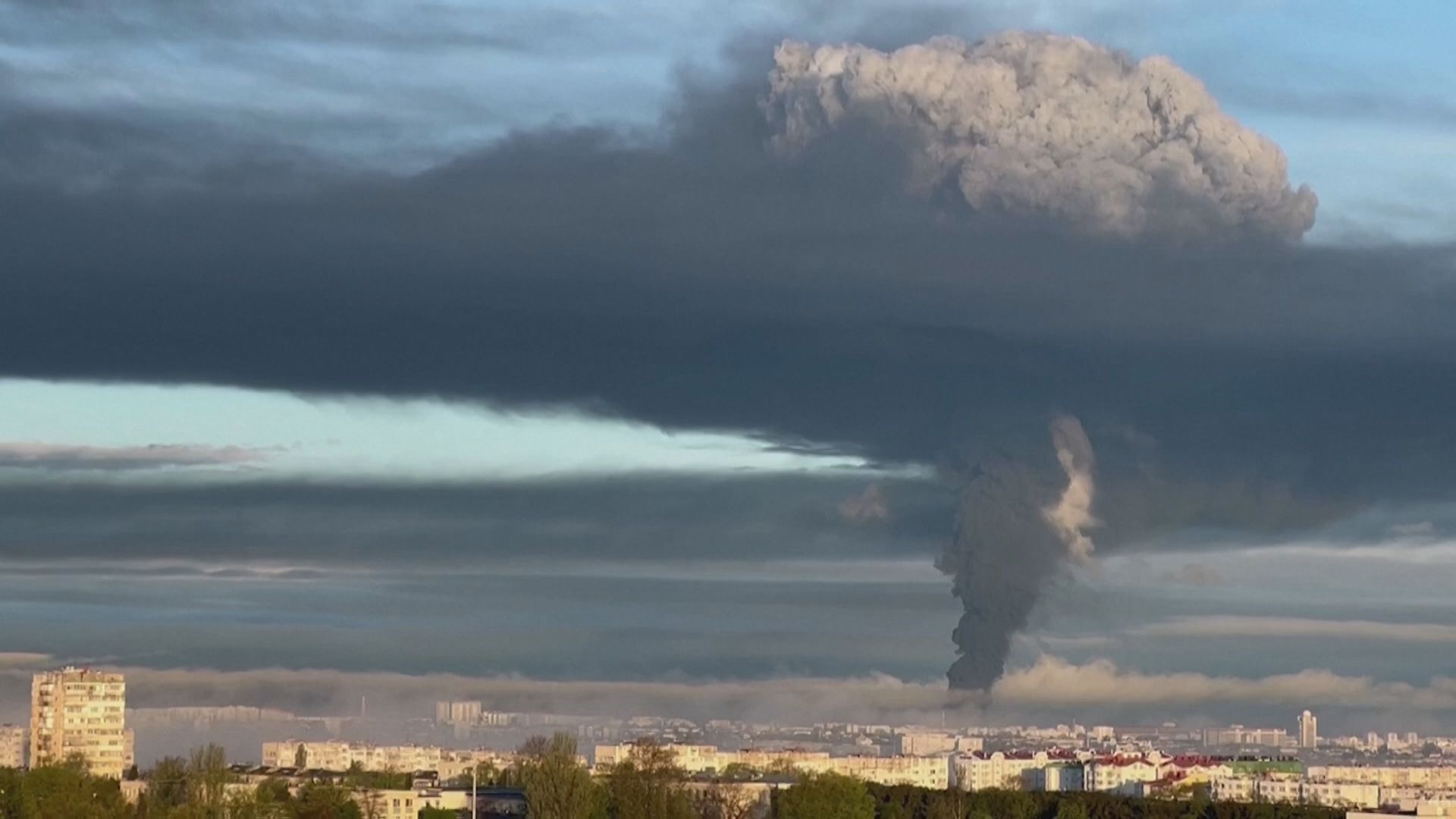 ウクライナ南部・クリミアで燃料施設が炎上　「無人機」による攻撃か　ロイター通信が報道