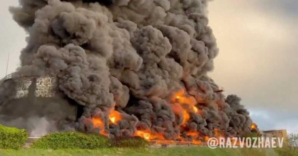クリミアの燃料タンクで火災　ウクライナ「神罰だ」