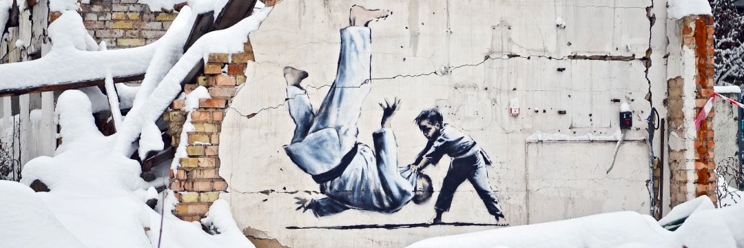 バンクシー、「銃を使わない革命」を目指すアーティスト