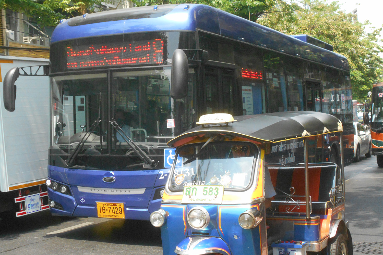 タイがたった１年でBEVバスだらけに！　しかも自国メーカー車両！　マジでヤバすぎる「日本の出遅れ感」