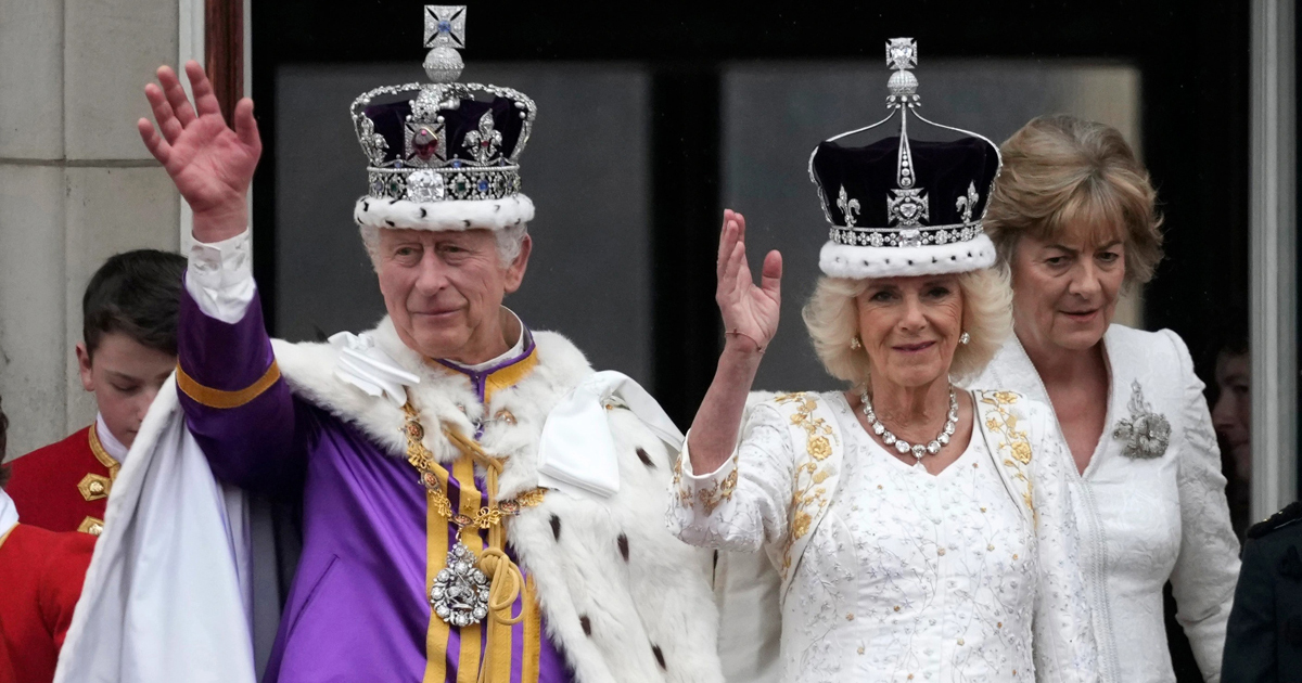 英チャールズ国王の戴冠式　キャサリン皇太子妃は「アレキサンダー・マックイーン」のドレスで出席
