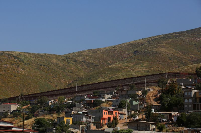 米、メキシコ国境の難民申請規制へ　即時送還措置の失効控え