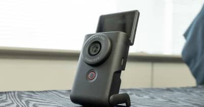 キヤノン、「PowerShot V10」発売。スマホライクな縦型デザインのVlogカメラ