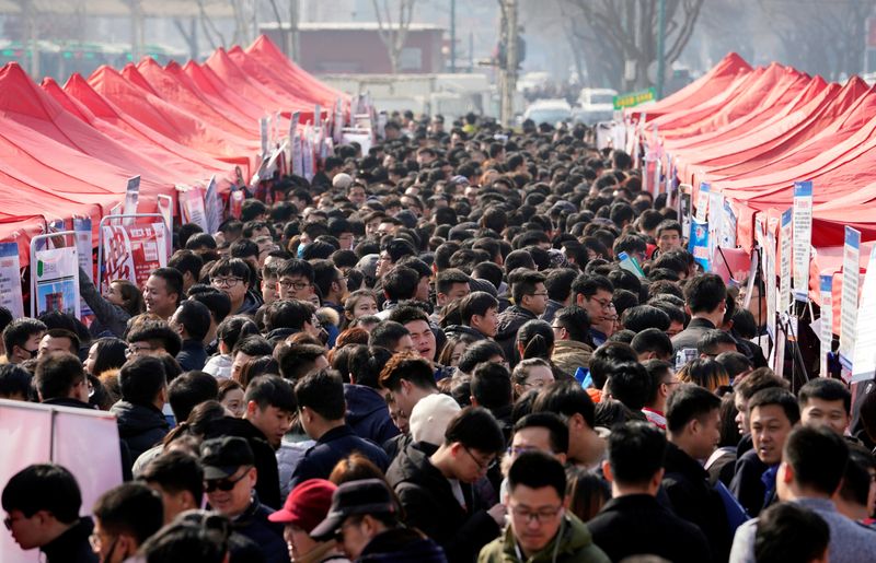 中国、若年者雇用優先政策を全面実施へ
