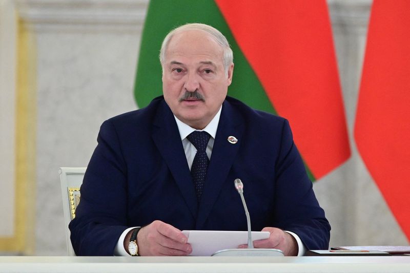 ベラルーシ大統領、式典を欠席　重病説も