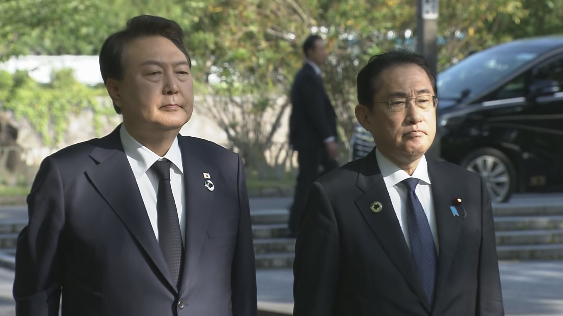 日韓首脳　韓国人原爆犠牲者慰霊碑を訪問し献花　共に訪問するのは初
